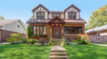 A Comprehensive Guide to Making an Offer on a House in 6 Steps