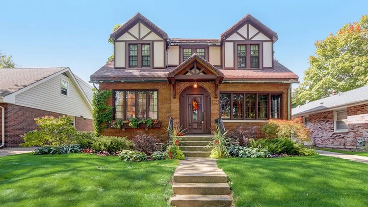 A Comprehensive Guide to Making an Offer on a House in 6 Steps